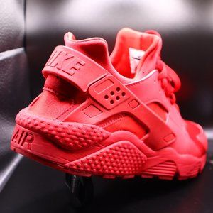 Nike | | Air Huarache | Triple Red